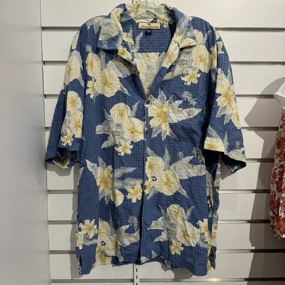 Tommy Bahama‎ 100% silk Blue Floral Men's Button Up Top